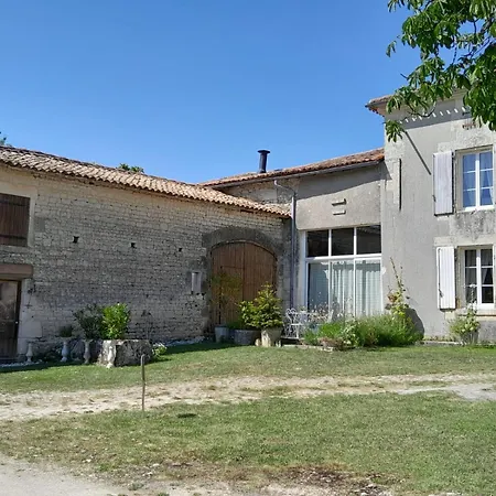 Chez Eugène Et Valérie 3* Saint-Cybardeaux