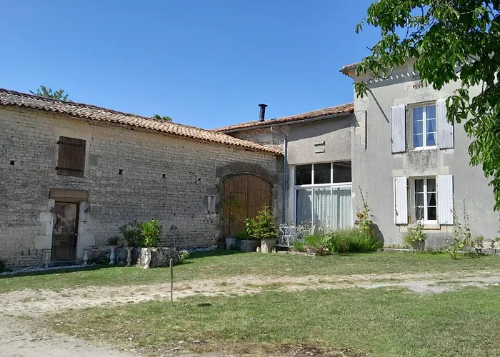 Chez Eugène Et Valérie 3* Saint-Cybardeaux